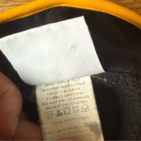 Hawkeye Pullover Size Large - Picture 5 of 5